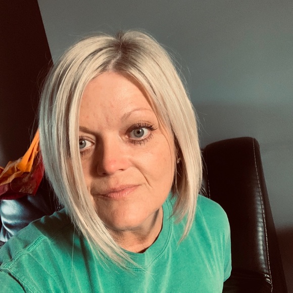 Meet your Posher, Lisa - Picture 1 of 1